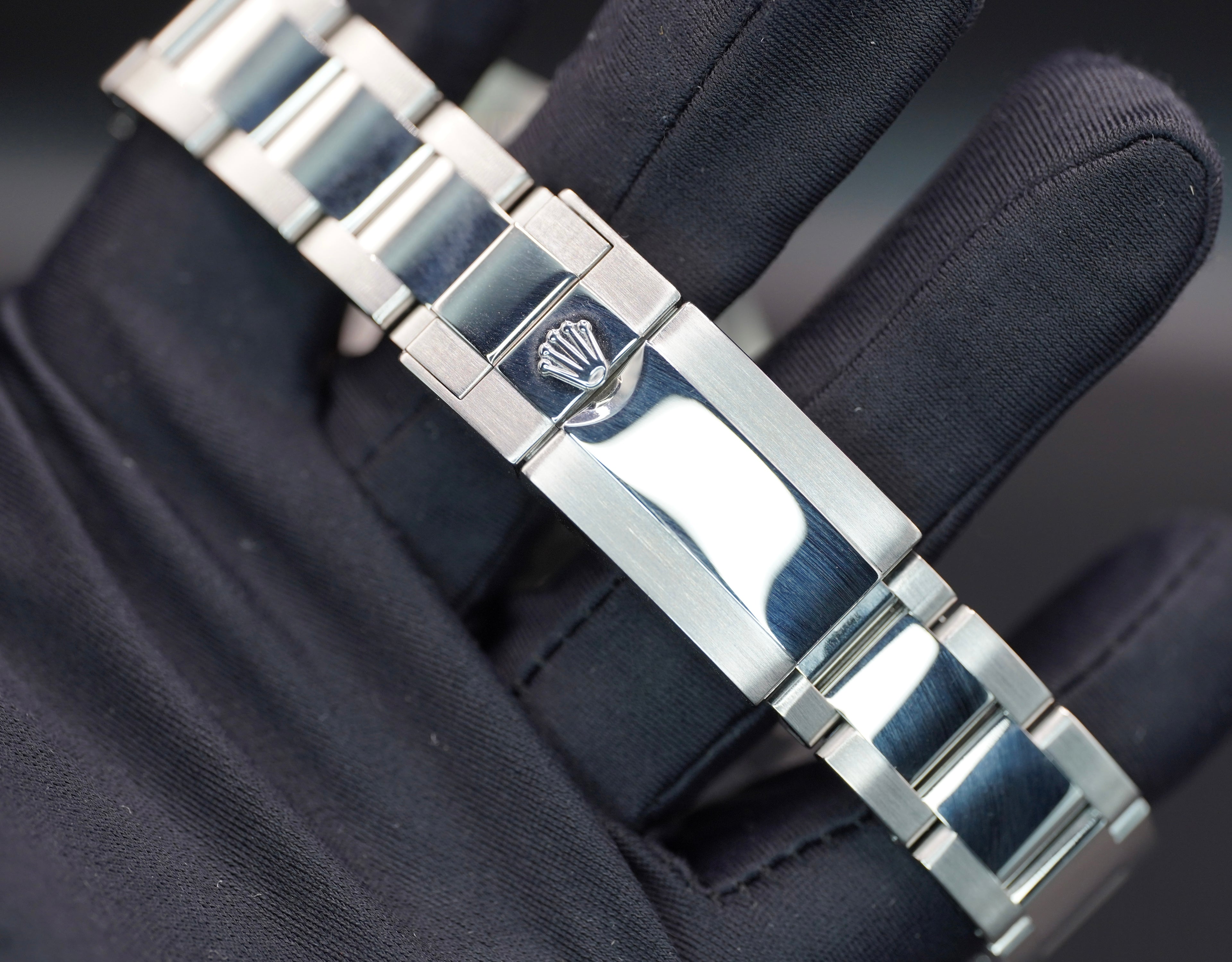 Rolex GMT-Master II 'Batman' Black Dial on Oyster 116710BLNR