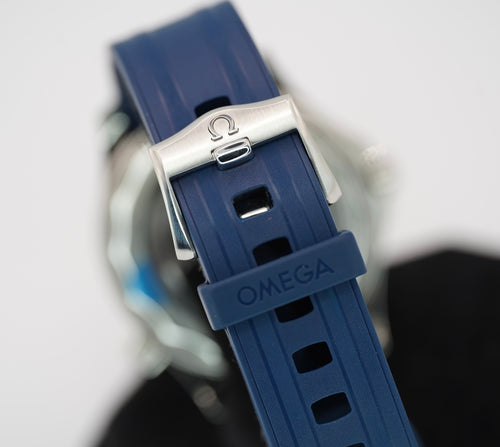 Omega Seamaster Diver 300M Co-Axial Master Chronometer Blue Dial on Rubber Strap 210.32.42.20.03.001