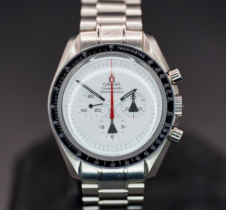 Omega Speedmaster Dial on 311.32.42.30.04.001