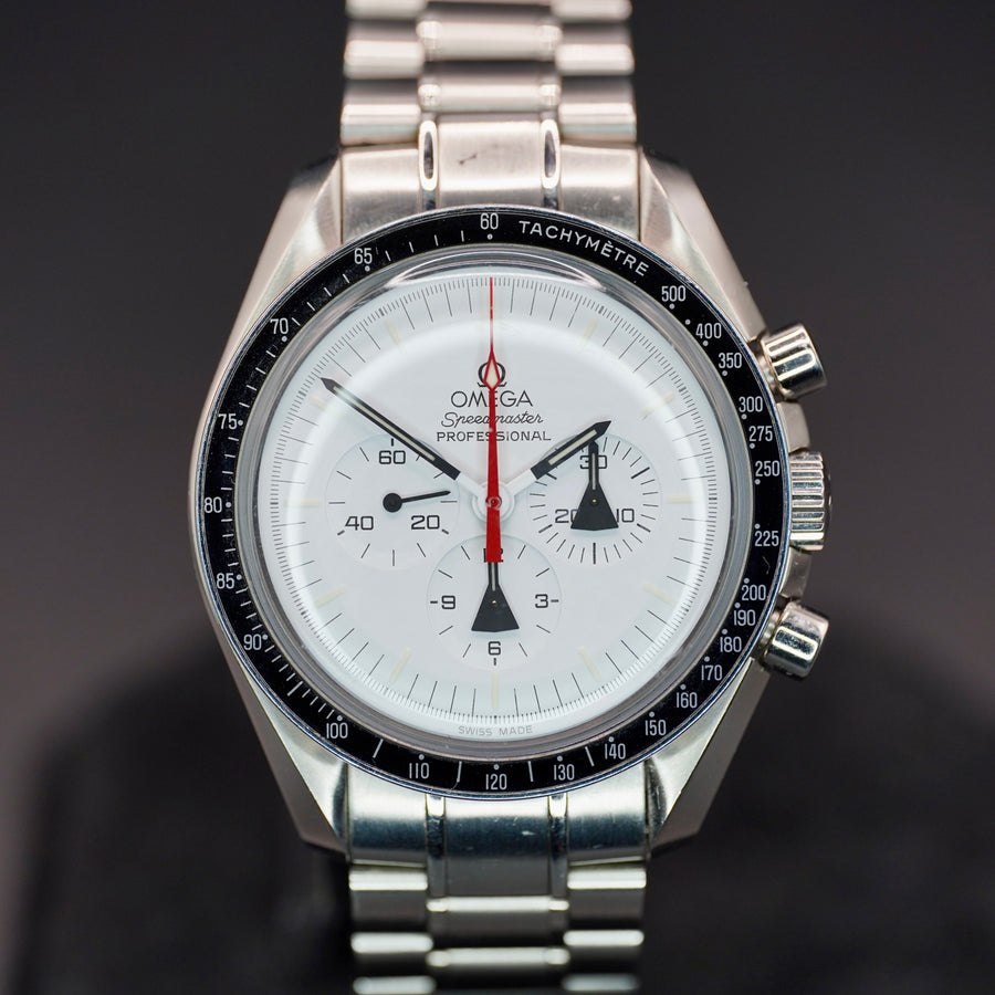 Omega Speedmaster Dial on 311.32.42.30.04.001